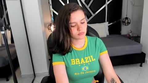 Snapshot of nini_solei chatting on April 24, 8:22 pm nini_solei online show from April 24, 8:22 pm