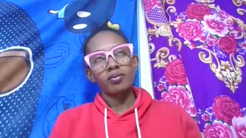 Snapshot of ninie246746 chatting on May 9, 6:18 am ninie246746 online show from May 9, 6:18 am