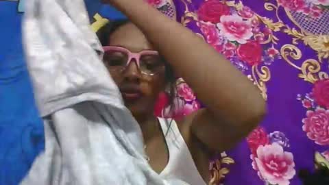 Snapshot of ninie246746 chatting on May 16, 10:36 am ninie246746 online show from May 16, 10:36 am