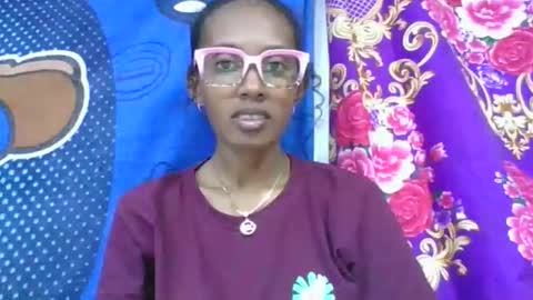 Snapshot of ninie246746 chatting on June 1, 7:32 am ninie246746 online show from June 1, 7:32 am