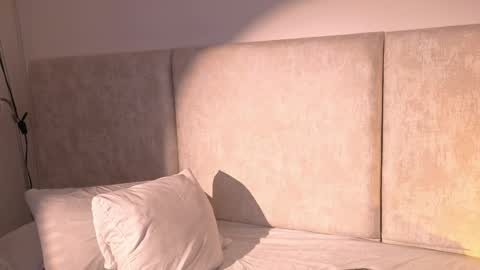 nioki_ online show from May 1, 4:06 am