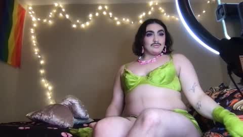 Snapshot of nipplelessalien chatting on December 5, 2:31 am nipplelessalien online show from December 5, 2:31 am