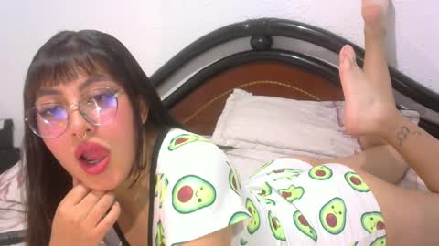 Snapshot of nirit3183 chatting on March 7, 8:00 pm Daph J online show from March 7, 8:00 pm