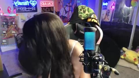 NIVIA WOLFE online show from December 15, 4:28 am