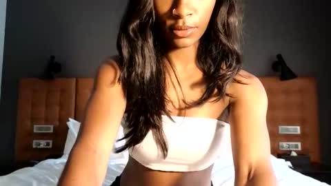 NIVIA WOLFE online show from February 15, 9:55 pm