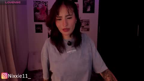 Nixxie  online show from December 18, 1:11 am