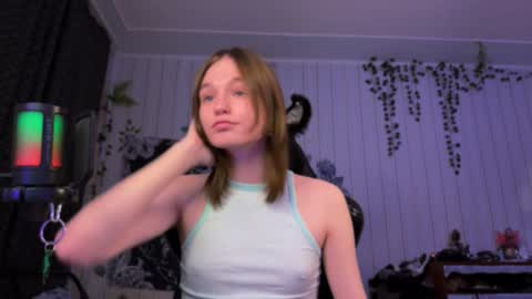 Snapshot of nloraaa chatting on December 7, 10:17 pm Tears Lora online show from December 7, 10:17 pm