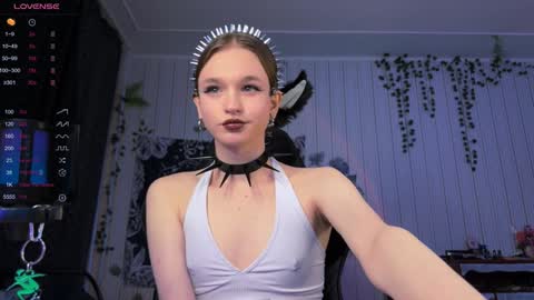 Snapshot of nloraaa chatting on December 8, 11:51 pm Tears Lora online show from December 8, 11:51 pm