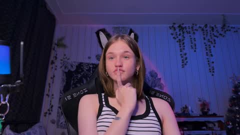 Snapshot of nloraaa chatting on December 28, 1:28 pm Tears Lora online show from December 28, 1:28 pm