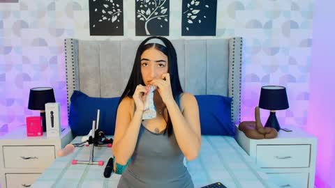 NATHALIA MORENO online show from April 1, 12:17 pm