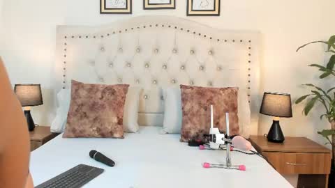 Snapshot of noa_morena chatting on July 6, 12:24 pm NATHALIA MORENO online show from July 6, 12:24 pm
