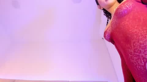 noa_perez_ online show from June 15, 11:51 pm