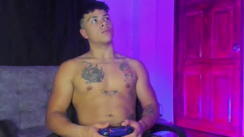 noah_223 online show from November 26, 2:34 am