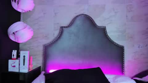 Zoe  online show from April 28, 3:22 am