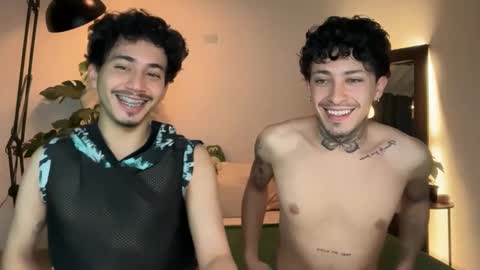 noah_and_steven online show from May 22, 11:43 pm