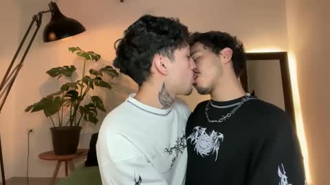 noah_and_steven online show from June 5, 4:30 am