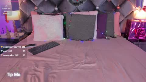 Snapshot of noah_beck42 chatting on December 6, 6:59 am Sara online show from December 6, 6:59 am