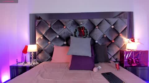 Snapshot of noah_beck42 chatting on December 10, 7:58 am Sara online show from December 10, 7:58 am