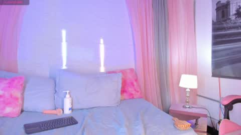 Snapshot of noah_beck42 chatting on February 4, 1:02 am Sara online show from February 4, 1:02 am