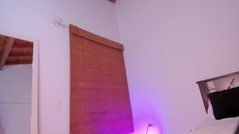 Snapshot of noah_beck42 chatting on November 20, 3:39 am Sara online show from November 20, 3:39 am