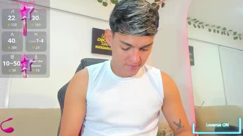 Snapshot of noah_carter66 chatting on November 22, 12:48 pm noah online show from November 22, 12:48 pm