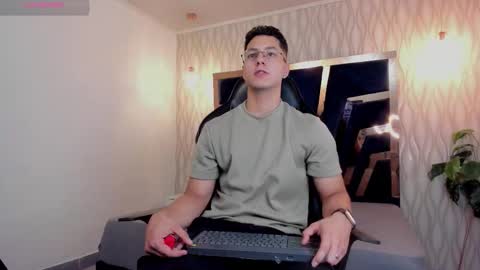 Noah online show from March 1, 3:47 pm