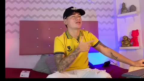 Snapshot of noah_coleman__ chatting on January 4, 12:16 am NOAH online show from January 4, 12:16 am