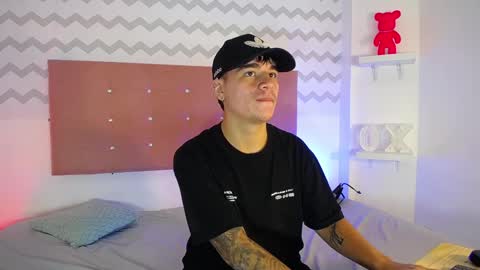 Snapshot of noah_coleman__ chatting on January 7, 2:53 am NOAH online show from January 7, 2:53 am