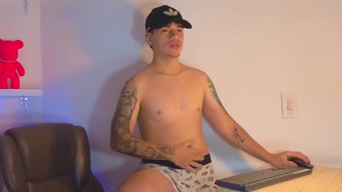 Snapshot of noah_coleman__ chatting on January 10, 9:02 am NOAH online show from January 10, 9:02 am