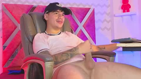 Snapshot of noah_coleman__ chatting on January 12, 9:08 am NOAH online show from January 12, 9:08 am