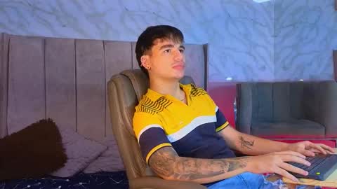 Snapshot of noah_coleman__ chatting on February 2, 7:41 am NOAH online show from February 2, 7:41 am