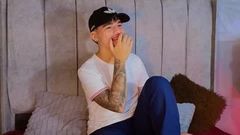 Snapshot of noah_coleman__ chatting on February 11, 2:03 am NOAH online show from February 11, 2:03 am