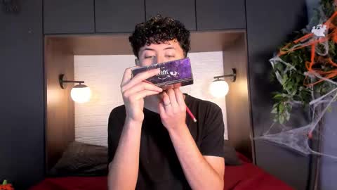 noah_dupont_ online show from October 31, 11:44 am