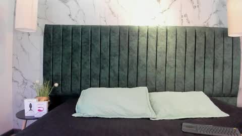 noah_dupont_ online show from November 6, 11:44 am