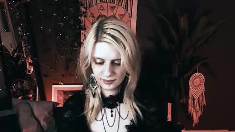 Snapshot of noah_elmer chatting on November 10, 12:31 am REAL name LiaDM are always open online show from November 10, 12:31 am