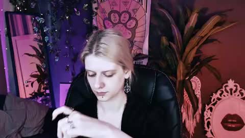 REAL name LiaDM are always open online show from August 6, 2:30 pm