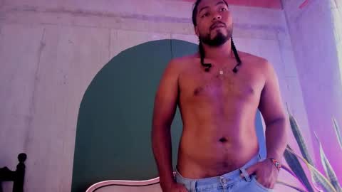 Snapshot of noah_jones__ chatting on January 17, 6:12 pm Noah online show from January 17, 6:12 pm