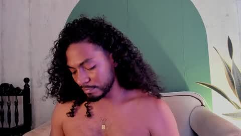 Snapshot of noah_jones__ chatting on January 20, 7:04 pm Noah online show from January 20, 7:04 pm