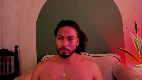 Snapshot of noah_jones__ chatting on January 20, 10:15 pm Noah online show from January 20, 10:15 pm