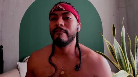 Snapshot of noah_jones__ chatting on February 14, 9:43 pm Noah online show from February 14, 9:43 pm