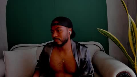 Snapshot of noah_jones__ chatting on March 6, 5:22 pm Noah online show from March 6, 5:22 pm