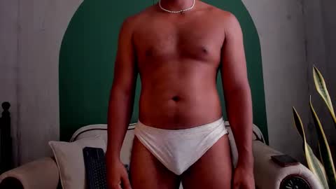 Snapshot of noah_jones__ chatting on September 18, 6:43 pm Noah online show from September 18, 6:43 pm