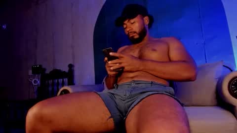 Snapshot of noah_jones__ chatting on November 6, 12:55 am Noah online show from November 6, 12:55 am