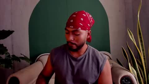 Snapshot of noah_jones__ chatting on November 12, 4:18 pm Noah online show from November 12, 4:18 pm