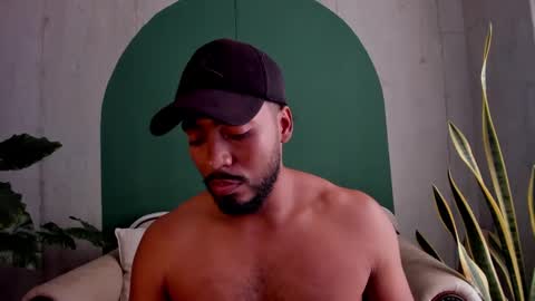 Snapshot of noah_jones__ chatting on November 15, 4:58 pm Noah online show from November 15, 4:58 pm