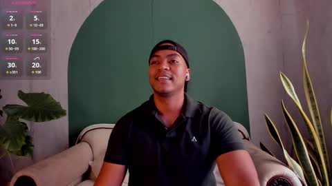 Snapshot of noah_jones__ chatting on November 24, 6:29 pm Noah online show from November 24, 6:29 pm