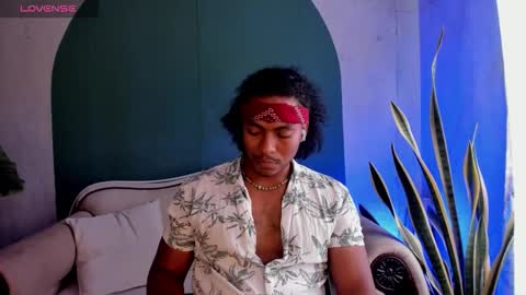 Snapshot of noah_jones__ chatting on November 26, 9:27 pm Noah online show from November 26, 9:27 pm