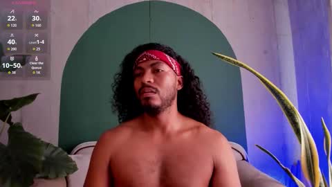 Snapshot of noah_jones__ chatting on December 19, 6:04 pm Noah online show from December 19, 6:04 pm