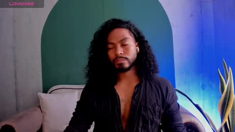 Snapshot of noah_jones__ chatting on February 16, 3:52 pm Noah online show from February 16, 3:52 pm