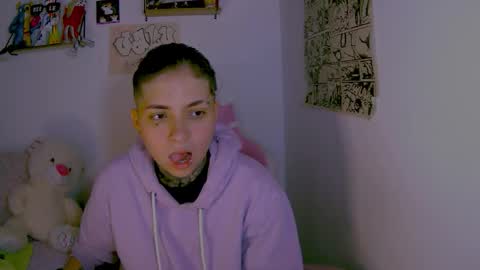 Snapshot of noah_martini chatting on March 6, 4:25 pm noah hehim online show from March 6, 4:25 pm